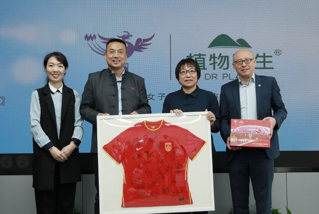 意大利转会专家、FIFA经纪人达里奥-卡诺维认为，奥斯梅恩会在明年6月转会离队。